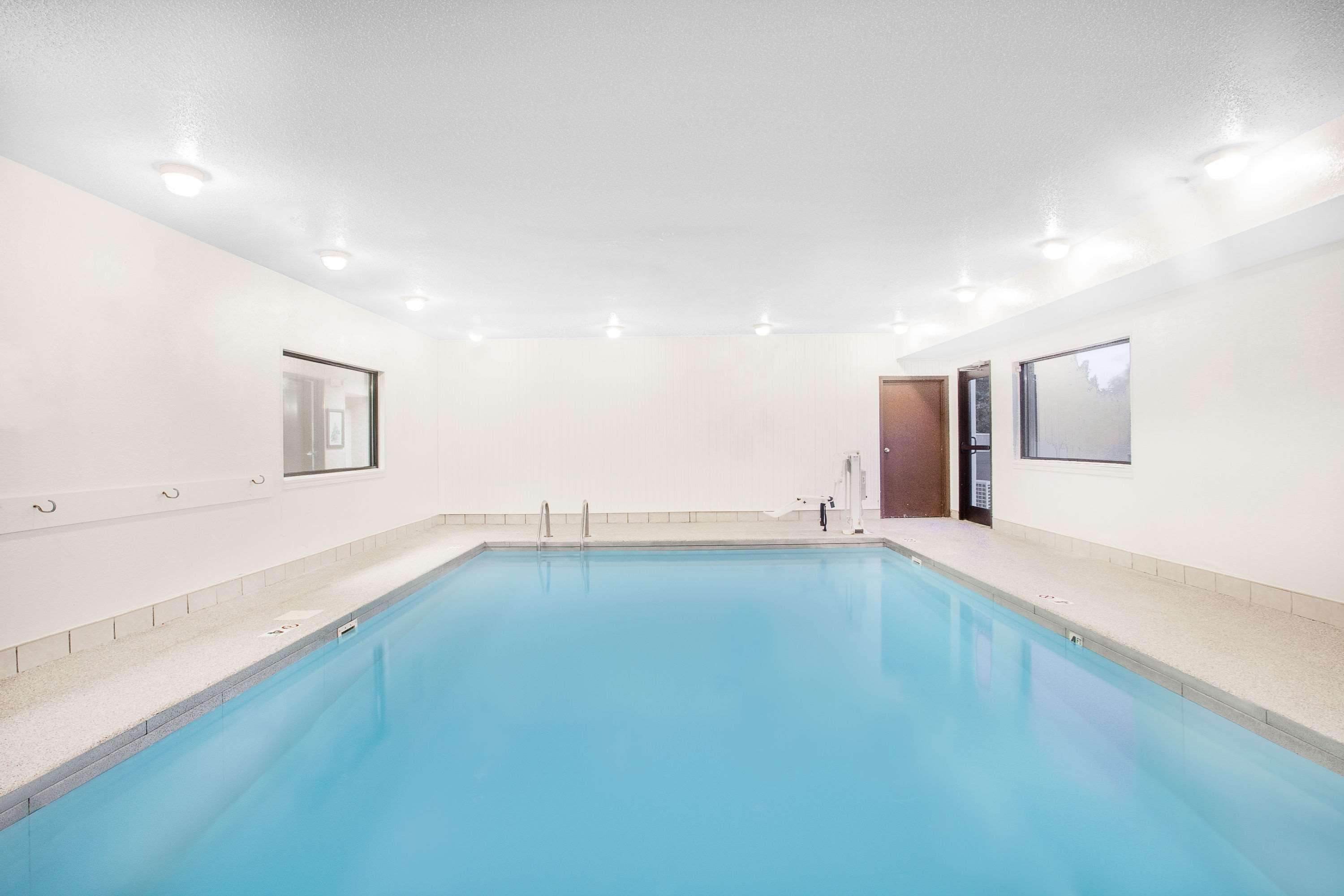 Super 8 By Wyndham Central City Экстерьер фото